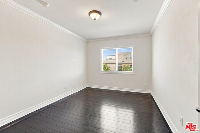 Building Photo - 1828 Glendon Ave