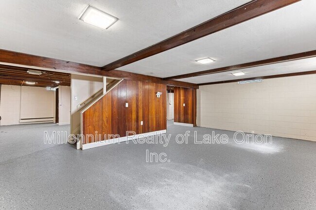 Building Photo - 24034 Meadowlark St