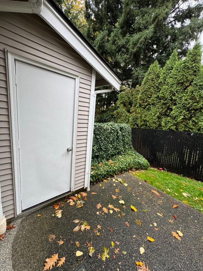 Building Photo - Gated 2 beds 2.5 baths townhome in Ashburn...