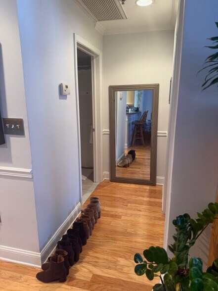 Building Photo - 812 Grand St