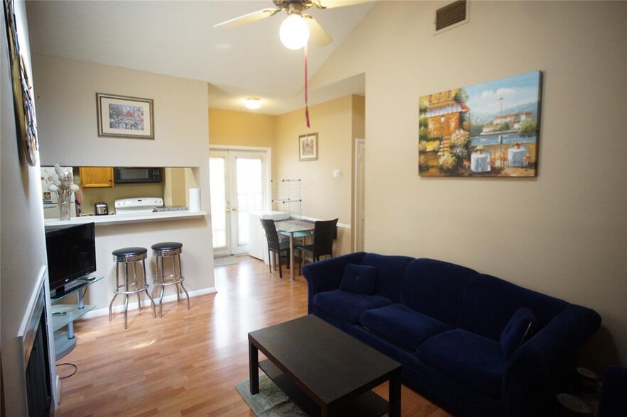 Primary Photo - 715 W 22nd 1/2 St