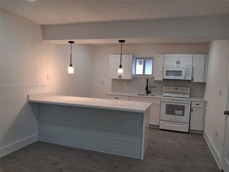 Primary Photo - 2155 SW 72nd Ave