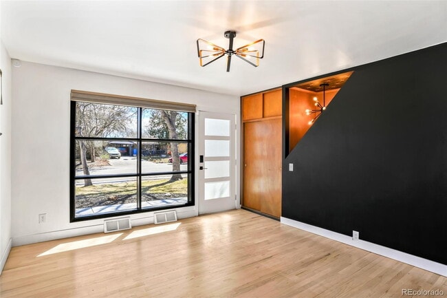 Building Photo - "Spacious 5-Bedroom Gem with 3 Full Baths in Arvada"
