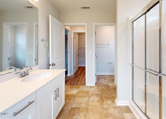 Building Photo - 635 Cline Falls Dr