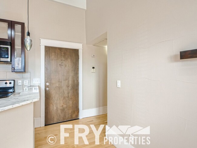 Building Photo - Great Remodel in Capitol Hill