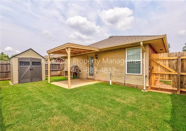 Building Photo - Gorgeous 3 bedroom 2 Bath and 2 Car Home in the Heart of Yukon