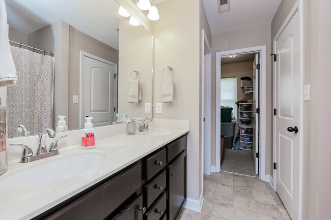 Building Photo - 425 Sea Buoy Ln