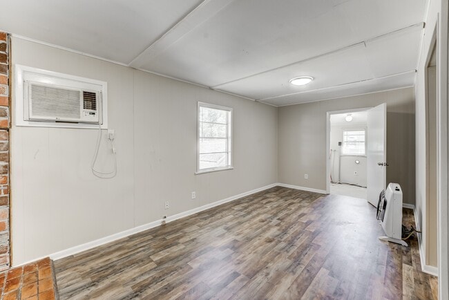 Building Photo - 711 Cherokee Dr