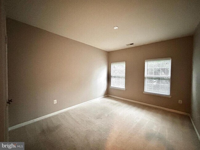 Building Photo - 312 Quinton Oaks Cir