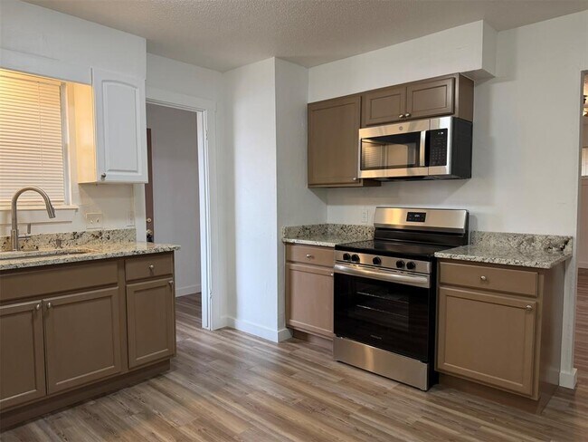 Building Photo - 6505 Cherokee Dr