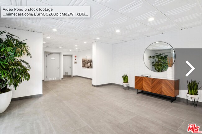 lobby - 960 Larrabee St