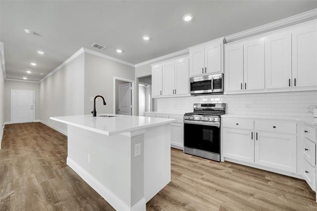 Building Photo - 260 Lakeside Dr