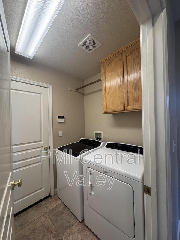 Building Photo - 2044 London Ave