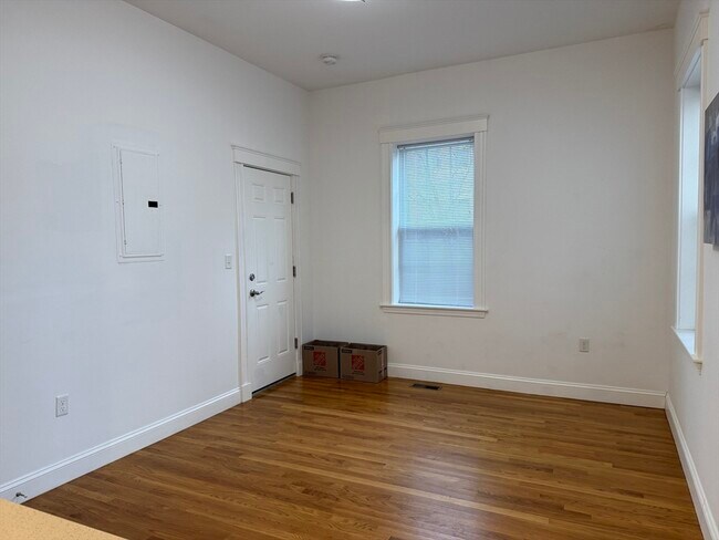 Building Photo - 172 Auburn St