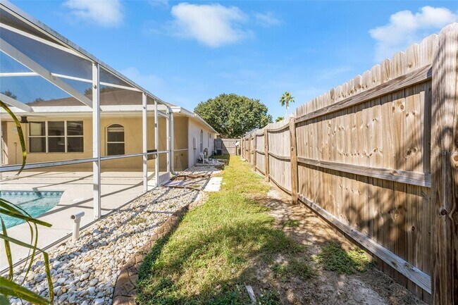 Building Photo - 1442 Lake Shore Ranch Dr