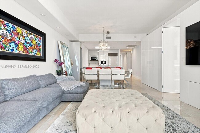 Building Photo - 15811 Collins Ave