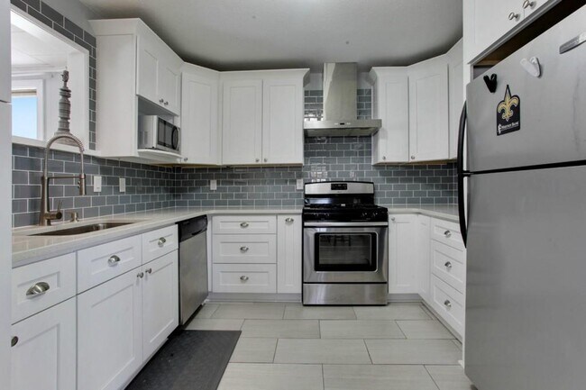 Building Photo - 1213 Neyrey Dr