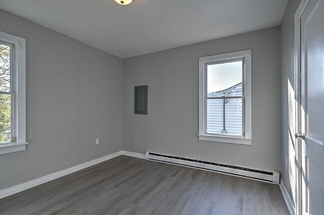 Building Photo - 304 N Hardin St