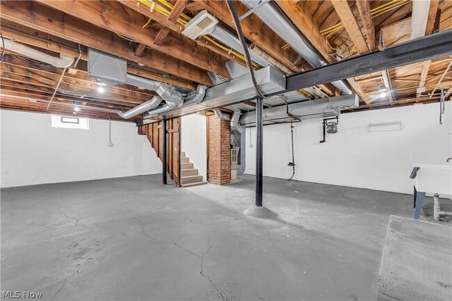 Building Photo - 10518 Langton Ave
