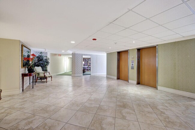 Building Photo - 1101 River Reach Dr