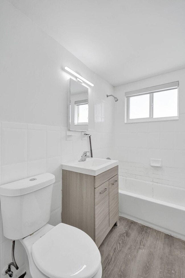 Building Photo - 9270 E Bay Harbor Dr