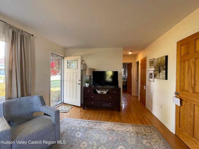 Building Photo - 37 Garage Place Rd