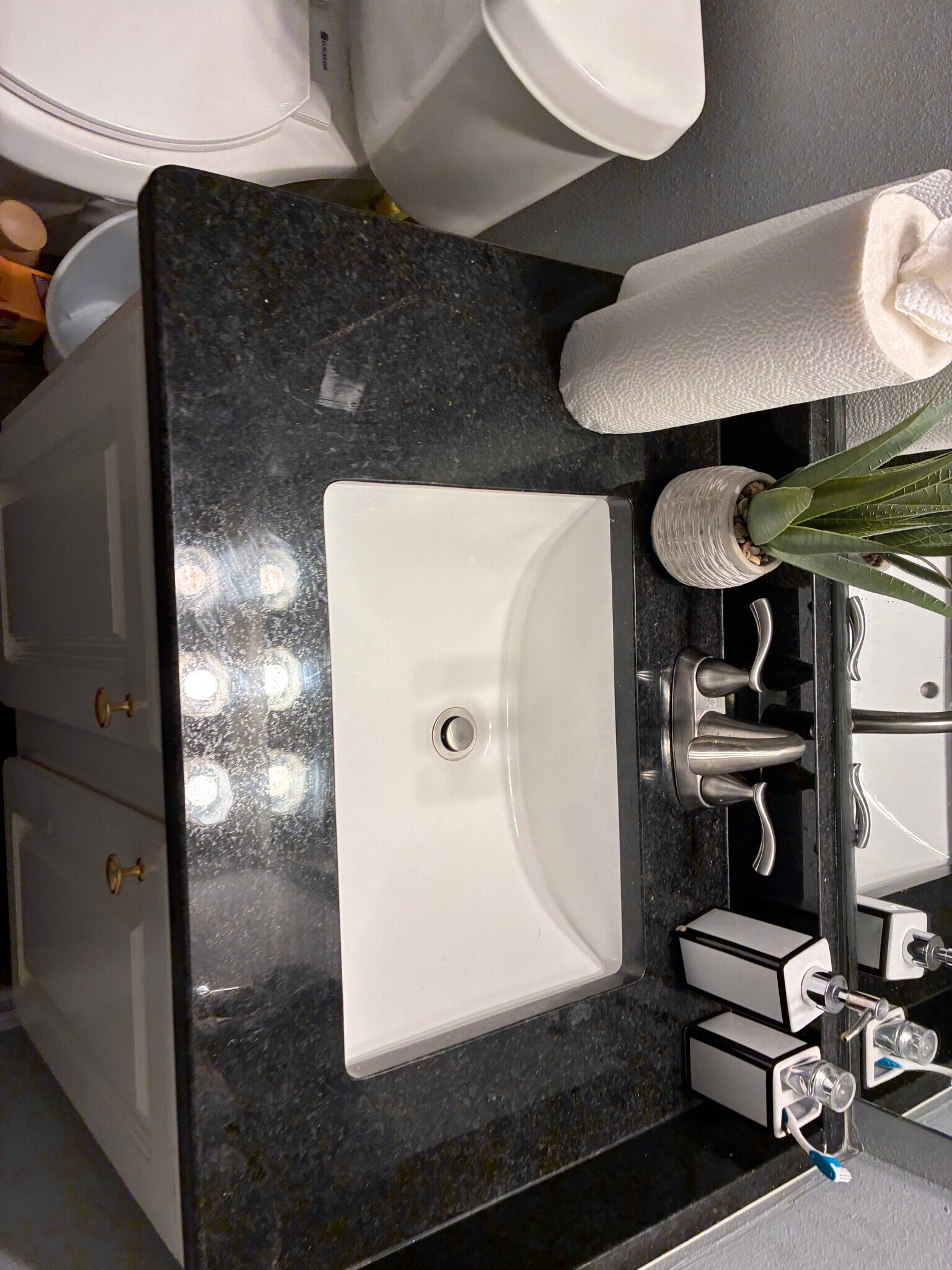 Building Photo - Room in House on Browns Mill Trail