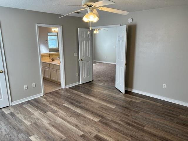 Building Photo - "Charming 3-Bed Townhouse Retreat in Shali...