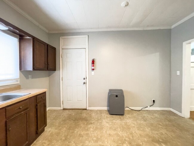Building Photo - PRELEASING for AUGUST! Pet-Friendly 4BR Walk to Ball State