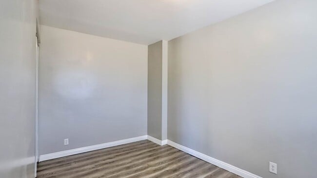 Building Photo - Fully REMODELED 3bed 2bath SFR. Great loca...