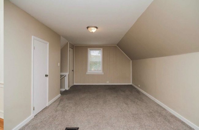 Building Photo - 6016 N Austin Ave