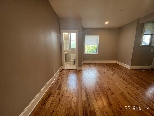 Building Photo - 936 Pleasant St