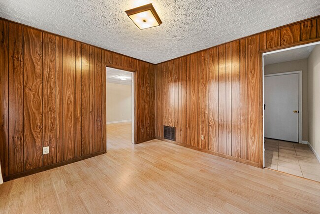 Building Photo - 670 Highland Ct