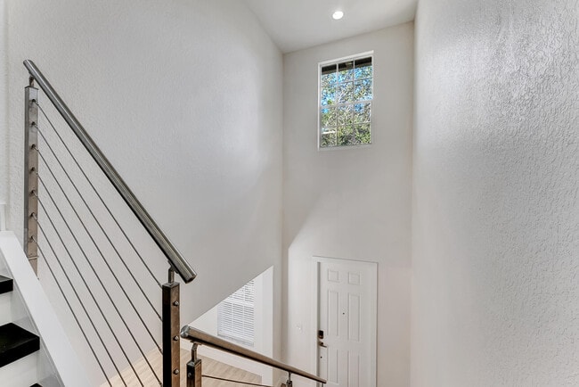 Building Photo - 406 NW 25th Ave