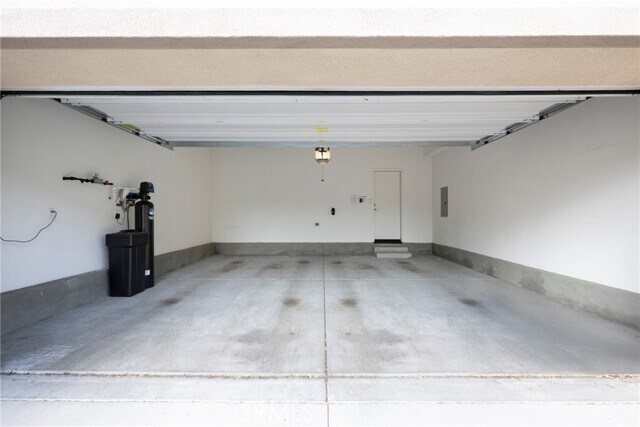 Building Photo - 18 Prominence