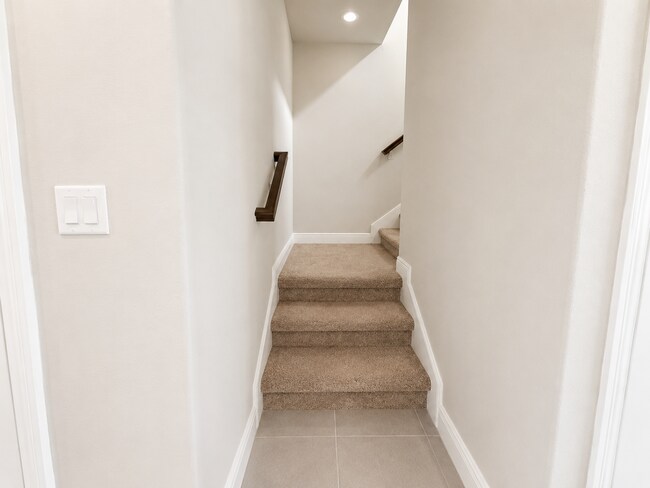 Building Photo - Spacious 5-Bedroom with 4.5 Baths at 176 Mitchell's Manor, Haines City!