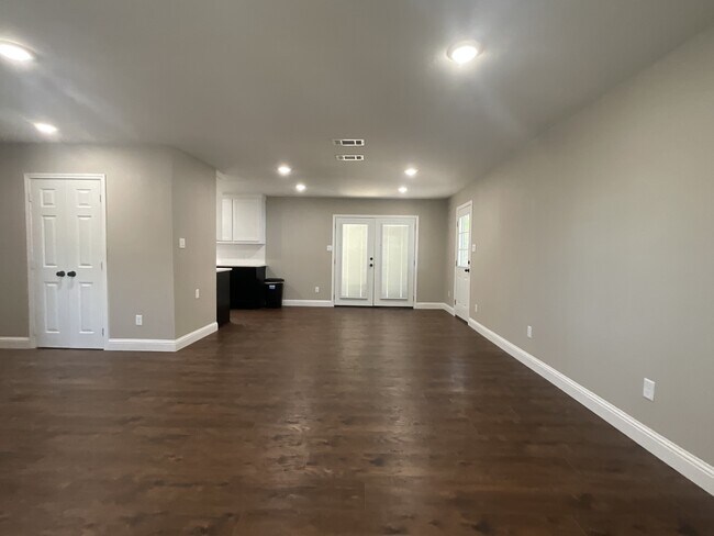 Building Photo - 261 Bois D Arc St