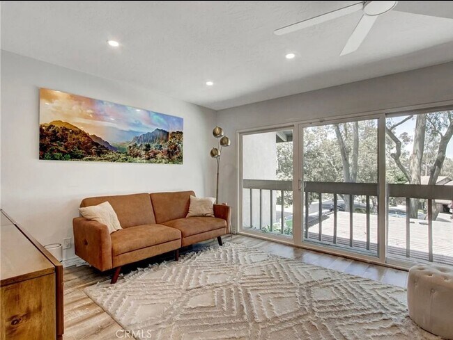 Building Photo - Anaheim Hills Beauty!