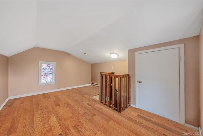 Building Photo - 93 Maple Rd
