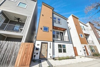 Building Photo - 604 W 28th St