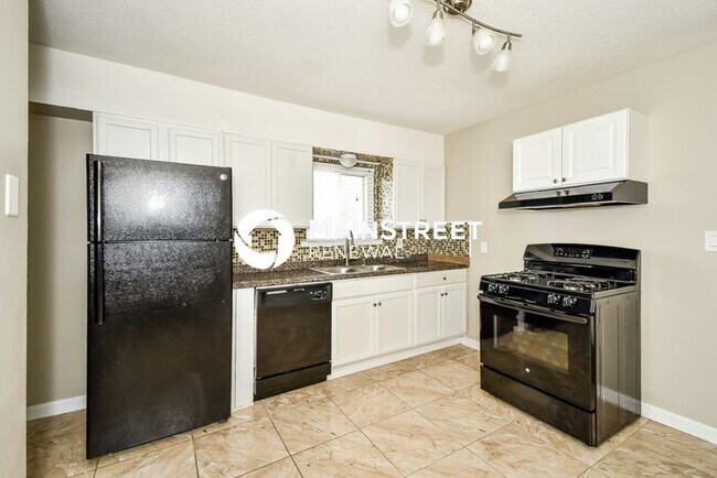Building Photo - 3 Bedroom Pet-Friendly Home in Louisville,...