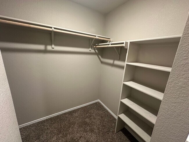 Building Photo - 5108 Karen Grn Dr