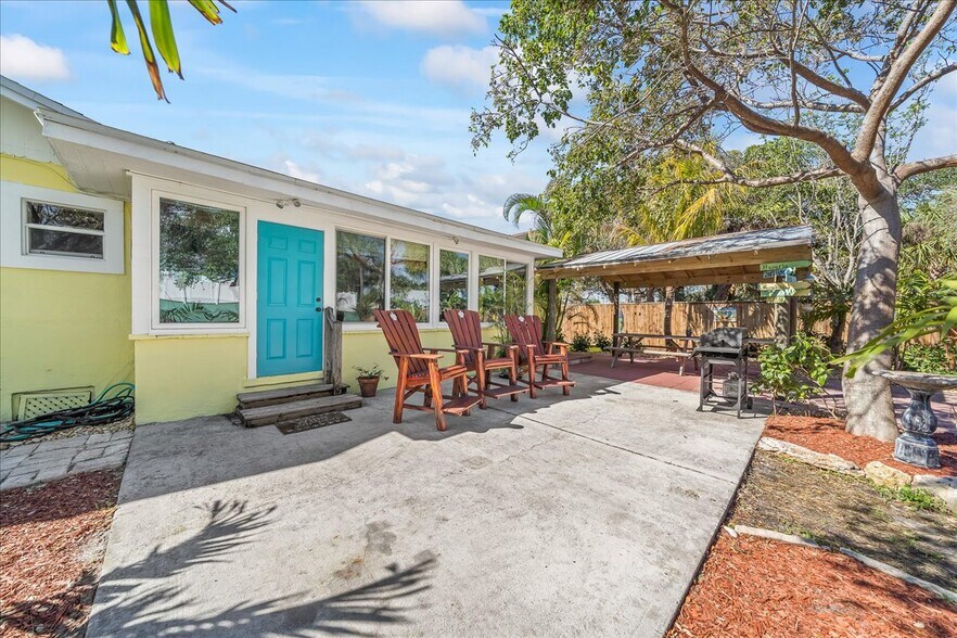 Building Photo - 217 S Orlando Ave
