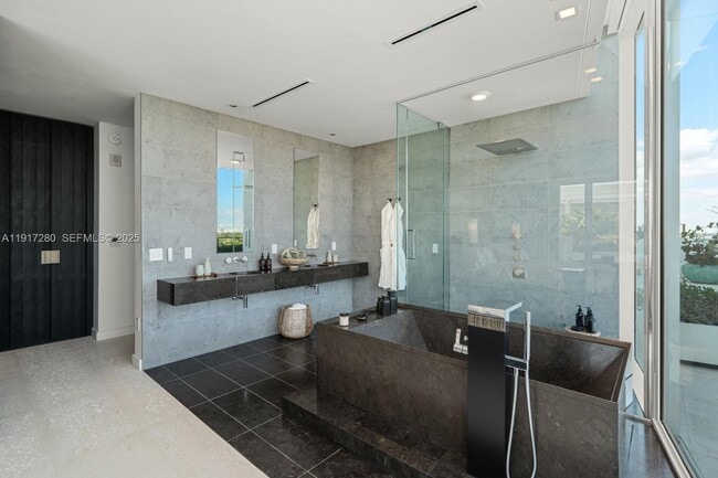 Building Photo - 4701 Meridian Ave