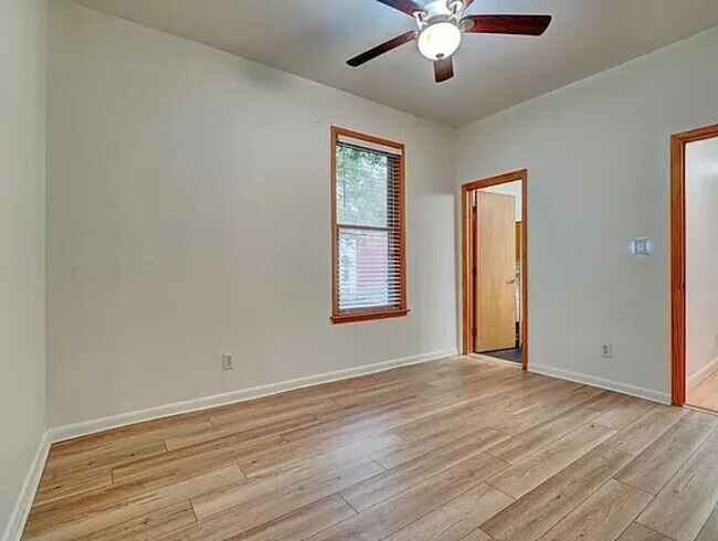 Building Photo - 520 W Olney Rd