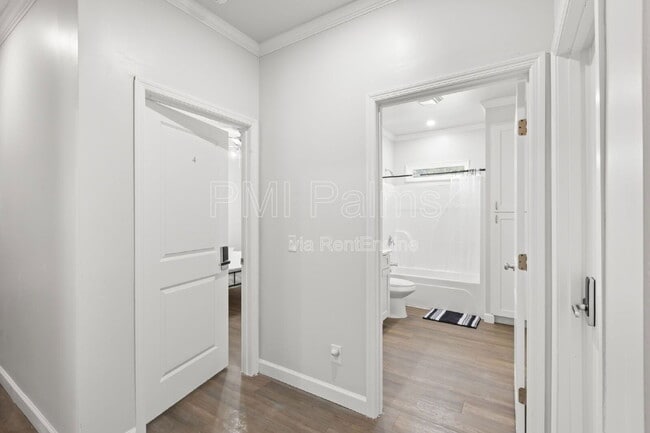 Building Photo - 1521 Preston St S