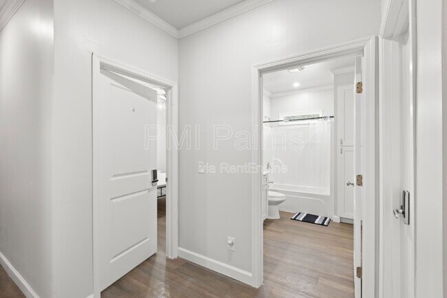 Building Photo - 1521 Preston St S