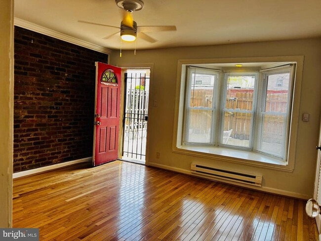 Building Photo - 225 10th St NE