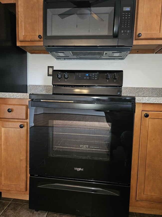 Building Photo - 201 Stull Ct