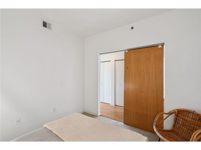 Building Photo - 929 Portland Ave
